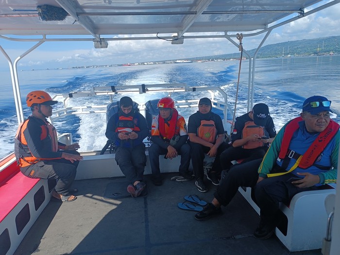 Tim SAR gabungan melakukan upaya pencarian jasad nelayan penembak ikan yang dinyatakan Hilang