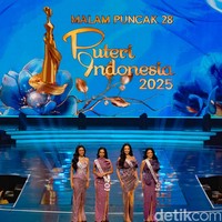Finalis Puteri Indonesia yang menjadi top 4 adalah, Firsta Yufi Amarta (Jawa Timur), Rinanda Aprillya Maharani (Kalimantan Timur), Salma Ranggita Cahyariyani (Sumatera Selatan 1), dan Melliza Xaviera Putri Yulian (DKI Jakarta 1). Foto: Andhika Prasetia
