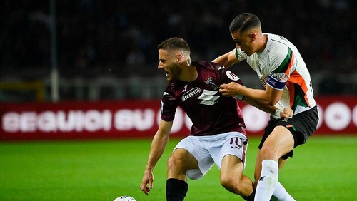 TURIN, ITALY - MAY 2: (L-R) Nikola Vlasic of Torino FC in action against Jay Idzes of Venezia FC during the Serie A match between Torino and Venezia at Stadio Olimpico di Torino on May 2, 2025 in Turin, Italy. (Photo by Stefano Guidi/Getty Images)
