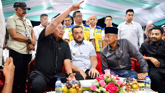 Wakil Ketua Komisi VI DPR RI Andre Rosiade membawa Menteri Pekerjaan Umum (PU) Dody Hanggodo ke Kelurahan Rawang, Kecamatan Padang Selatan, Kota Padang, Sumatra Barat (Sumbar).