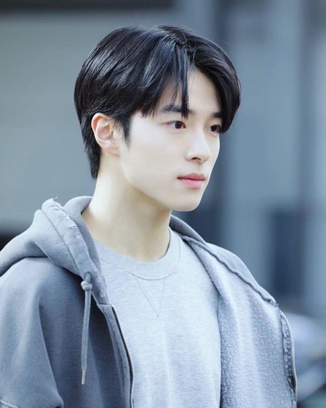 Nam Da Reum langganan menjadi versi cilik aktor Korea sejak penayangan Boys Before Flowers, Pinocchio, hingga Start Up. Di usianya yang menginjak 22 tahun, netizen menantikan aksi Nam Da Reum sebagai pemain utama drakor romcom. Foto: Instagram