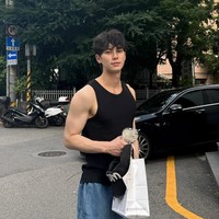 Pesona Lee Chae Min memikat banyak penggemar setelah penayangan drama Korea Crash Course in Romance pada tahun 2023. Sang aktor akan menjadi pasangan Yoona di drama Korea The Tyrant’s Chef. Foto: Instagram