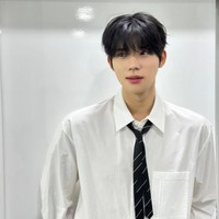 Moon Sang Min mencuri perhatian dengan penampilannya sebagai putra mahkota di drama Korea Under The Queen’s Umbrella. Dia pun dipasangkan dengan aktris yang 14 tahun lebih tua, Shin Hyun Bin di drama Korea Cinderella at 2AM. Foto: Instagram