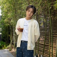 Terlahir menjadi bintang. Park Ji Hoon memulai kariernya sebagai aktor cilik, debut di grup KPop Wanna One, dan kini memantapkan karier akting. Pria kelahiran 29 Mei 1999 ini dikenal dengan perannya di drama Korea Weak Hero Class 1 dan 2. Foto: Instagram
