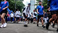 Saat berolahraga, terutama dalam durasi panjang atau cuaca panas, tubuh kehilangan elektrolit melalui keringat. Oleh karena itu, menggantinya melalui minuman isotonik atau suplemen elektrolit bisa sangat membantu.