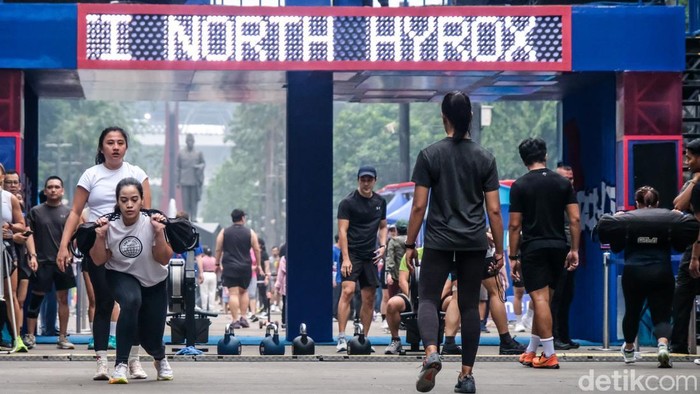 Antusiasme Pengunjung GBK Olahraga Hyrox hingga Games Tradisional Gelora Bung Karno (GBK) dipadati warga yang berolahraga pagi ini. Berbagai macam olahraga dilakukan, mulai dari hyrox, berlari, sampai permainan tradisional.