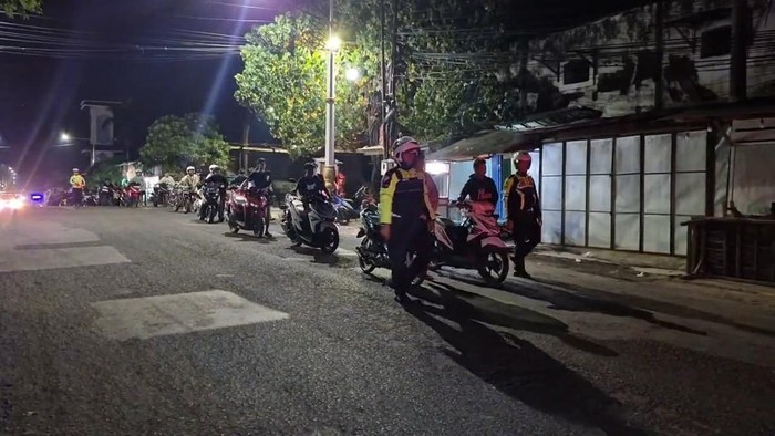 Puluhan remaja dan motornya di Kota Pasuruan yang terjaring razia