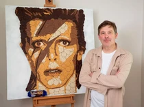 Keren! Seniman Ini Bikin Lukisan Mozaik Pakai Biskuit