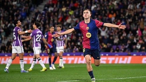 VALLADOLID, SPAIN - MAY 03: Fermin Lopez of FC Barcelona celebrates scoring his teams second goal during the LaLiga match between Real Valladolid CF and FC Barcelona at Jose Zorrilla on May 03, 2025 in Valladolid, Spain. (Photo by Denis Doyle/Getty Images)