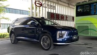 GAC merancang Hyptec HL dengan filosofi desain Land Yacht. Hal ini langsung terasa dari dimensinya yang besar: panjang 5,1 meter dan wheelbase 3 meteran. Tampilan sampingnya juga tegas dan futuristik. Foto: Muhammad Hafizh Gemilang