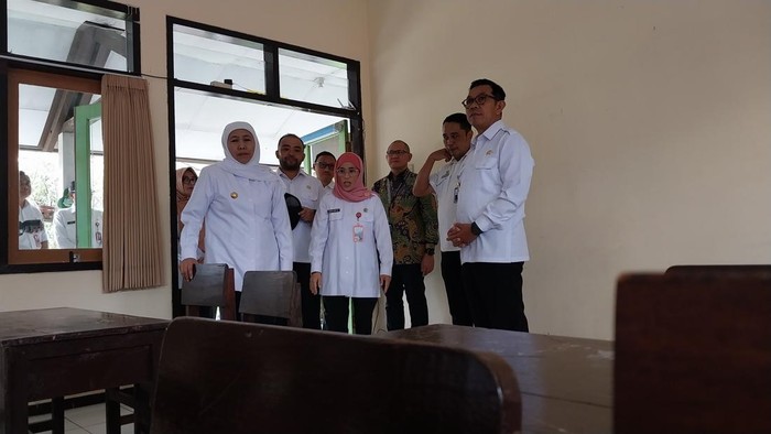 Gubernur Jawa Timur Khofifah Indar Parawansa bersama jajaran melakukan peninjauan lokasi sekolah rakyat di Kota Batu