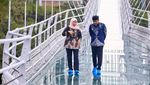 Khofifah Takjub Keindahan Bromo dari Jembatan Kaca Seruni Point