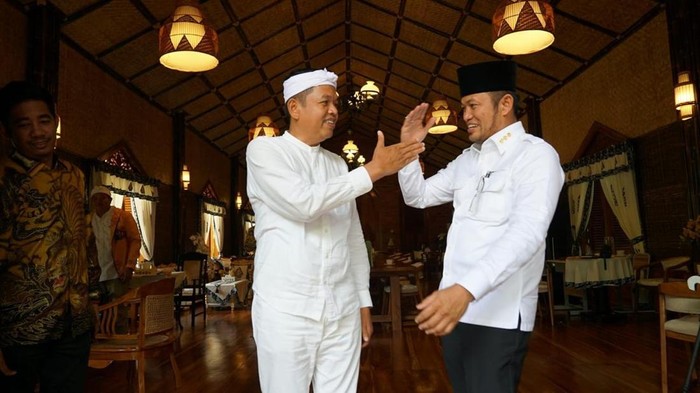 Gubernur Kaltim Rudy Masud bertemu dengan Gubernur Jawa Barat Dedi Mulyadi atau Kang Dedi Mulyadi (KDM)  di kediamannya, Lembur Pakuan, Desa Sukasari, Kabupaten Subang pada Minggu (4/5/2025).