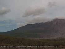 Gunung Lewotobi Perempuan Keluarkan Gas Beracun, Warga Diminta Menjauh