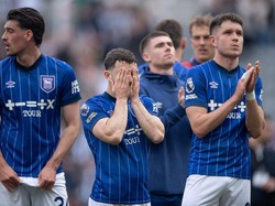 Ipswich Town kehilangan 27 poin gara-gara 6 hasil imbang dan 5 kali kalah meski sempat unggul atas lawannya. (Foto: Visionhaus/Getty Images)