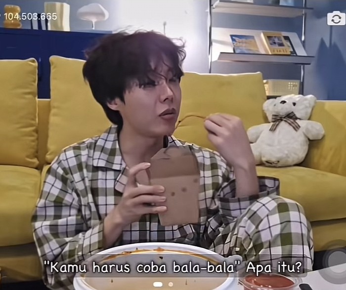J-Hope BTS Pamer Makan Sate Ayam hingga Nasi Goreng saat di Jakarta J-Hope BTS Pamer Makan Sate Ayam hingga Nasi Goreng saat di Jakarta