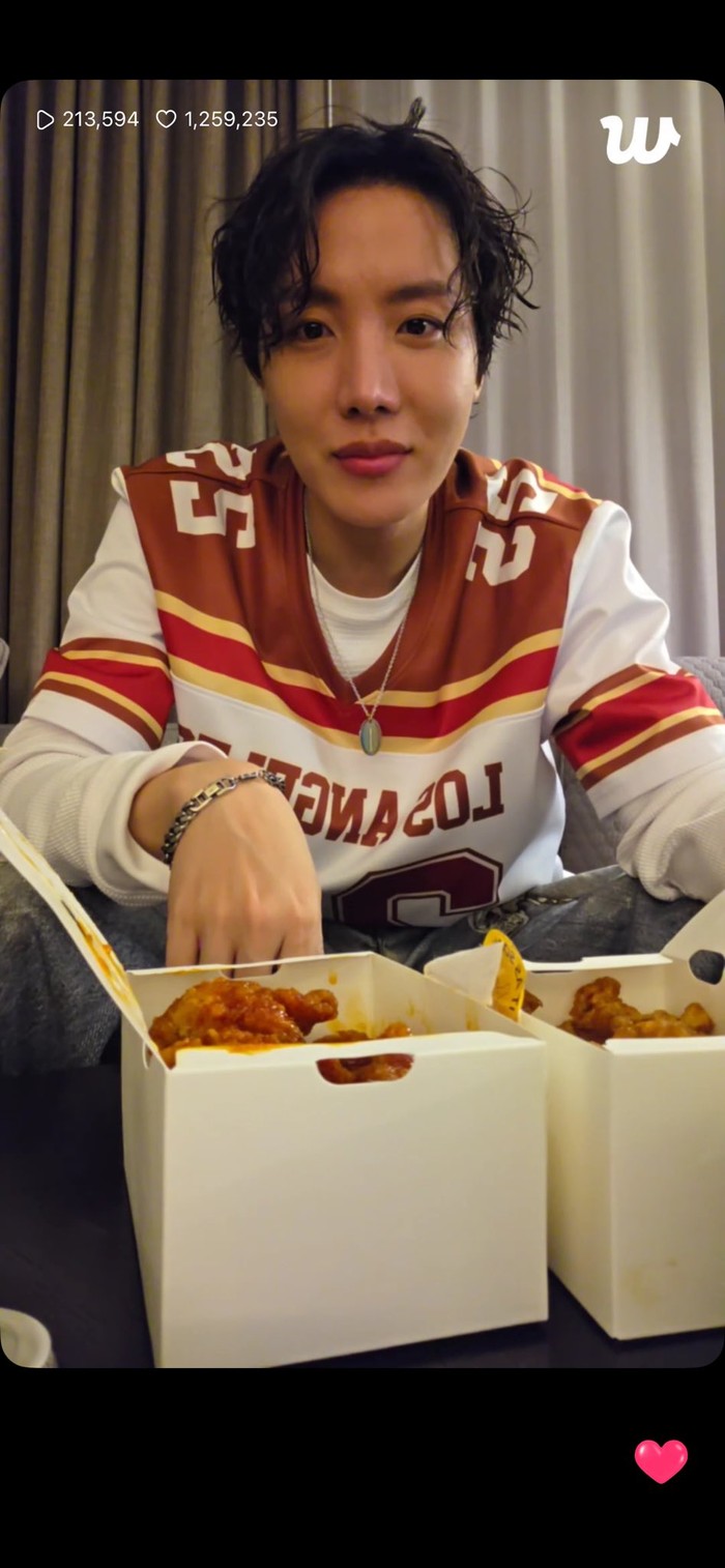 J-Hope BTS Pamer Makan Sate Ayam hingga Nasi Goreng saat di Jakarta J-Hope BTS Pamer Makan Sate Ayam hingga Nasi Goreng saat di Jakarta