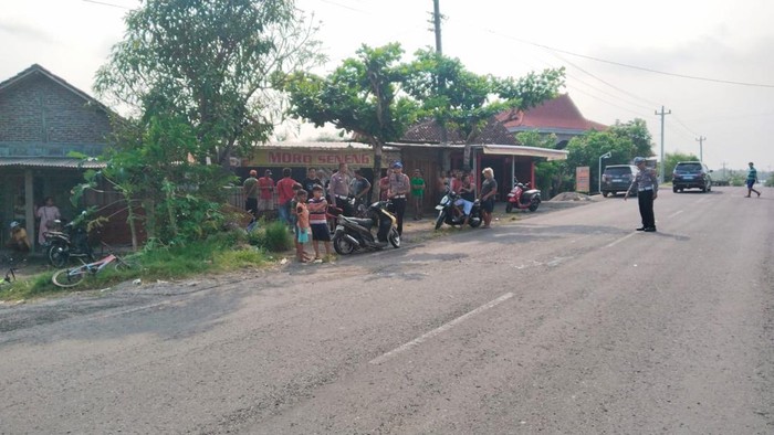 Lokasi kecelakaan maut di jalan kawasan industri, Sentolo, Kulon Progo, Minggu (4/5/2025).