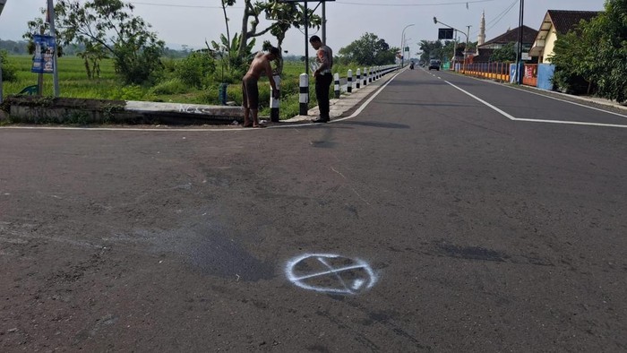 Lokasi kecelakaan maut yang tewaskan dua pengendara motor di Moyudan, Sleman, Minggu (4/5/2025).