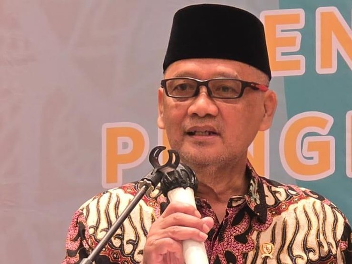 Kepala BP Haji KH Muhammad Irfan Yusuf saat membuka kegiatan Penyusunan Kebijakan Kerjasama Pengembangan Ekosistem Ekonomi Haji oleh Kepala BP Haji di Hotel Ibis Style, Bogor, Sabtu (3/5/2025).
