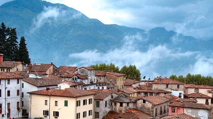 Kota Barga di wilayah Tuscany di Italia