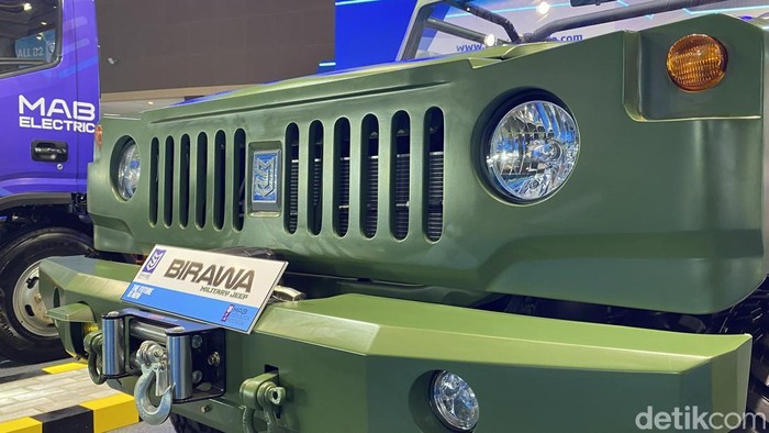 MAB Birawa Military Jeep dipamerkan di PEVS 2025