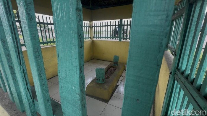 Makam misterius di Pantura Lasem, Rembang, Minggu (4/5/2025). Konon makamnya Mbah Galio (Mbah Sedandang) pengawal Raden Panji Margono, tokoh pemimpin Perang Kuning.