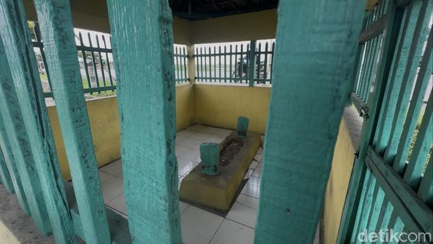 Makam misterius di Pantura Lasem, Rembang, Minggu (4/5/2025). Konon makamnya Mbah Galio (Mbah Sedandang) pengawal Raden Panji Margono, tokoh pemimpin Perang Kuning.