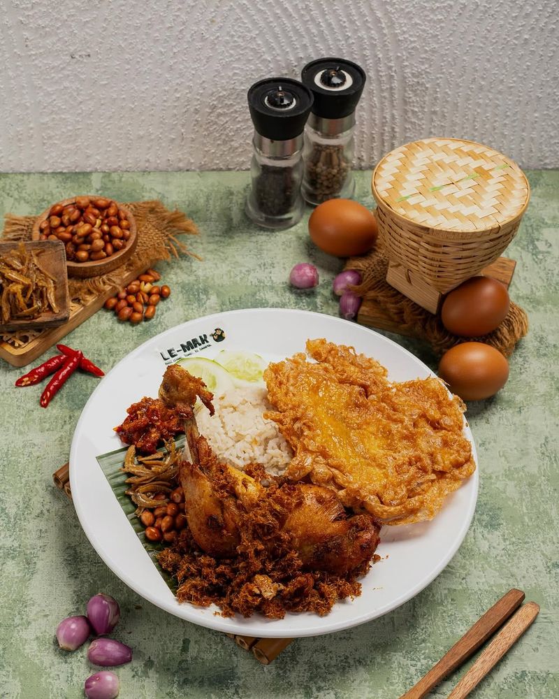 Nasi lemak enak di Jakarta
