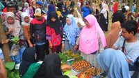 Pasar di kawasan hutan jati ini menjual berbagai makanan dan minuman tradisional zaman dulu. Pasar ini dikelola Bumdes yang digelar setiap 36 hari sekali pada Minggu Legi (penanggalan Jawa).