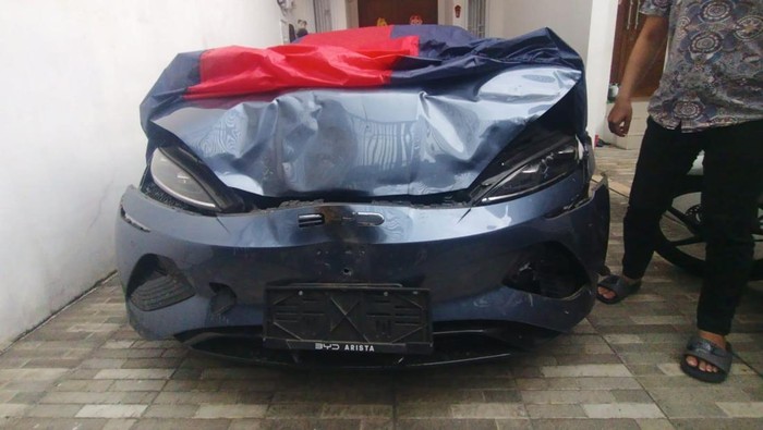 BYD Tabrak Lari di Tol Pluit Dikemudikan Wanita Inisial I, Mobil Diamankan