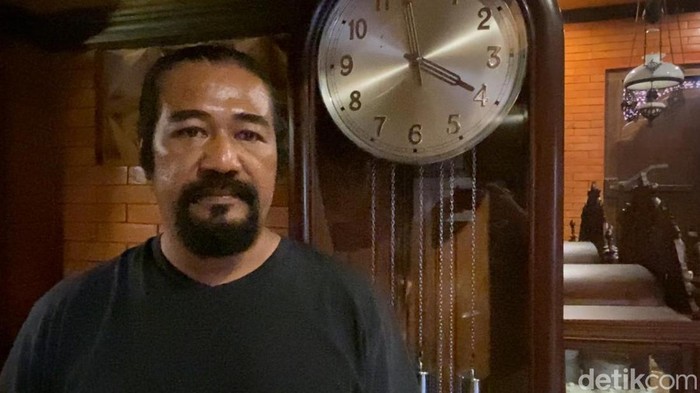 Arya Ahmad Zakaria warga Kelurahan Semampir, Banjarnegara mendulang cuan dari jual beli barang antik. Omzet hingga ratusan juta rupiah.
