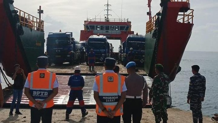 Pertmaina menyalurkan pasokan BBM di Pulau Enggano Bengkulu
