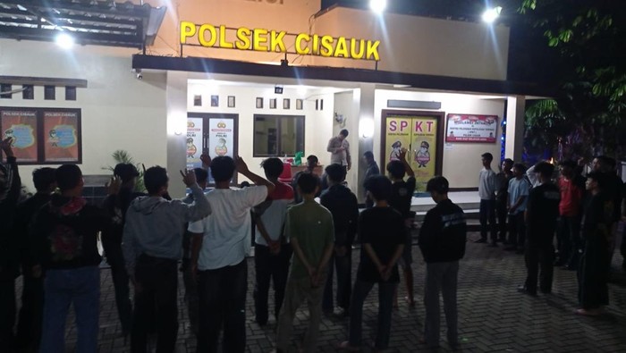 Polisi menangkap 28 remaja diduga hendak melakukan aksi tawuran di Cisauk, Kota Tangerang. (dok.Istimewa)
