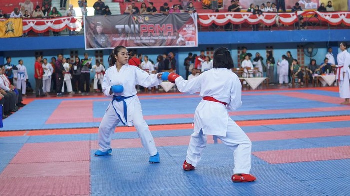 Bripda Gaby Dara Ayu Salsabillah, polwan Polresta Sidoarjo meraih Juara I Kumite 68 kg kategori TNI-Polri