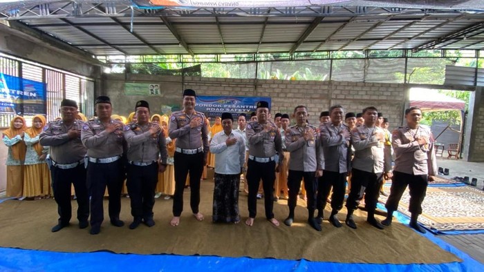 Program Ponpes Road Safety yang digelar Ssatlantas Polres Kediri