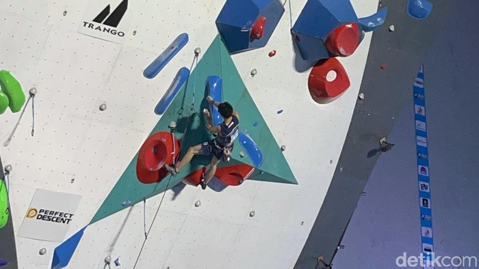 Satone Yoshida saat bertanding di final IFSC Climbing World Cup Bali 2025 di Bali, Minggu (4/5/2025).