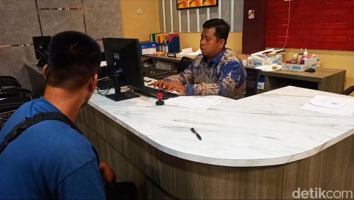 Siswandi pemilik bengkel motor di Palembang melapor polisi karena dianiaya preman