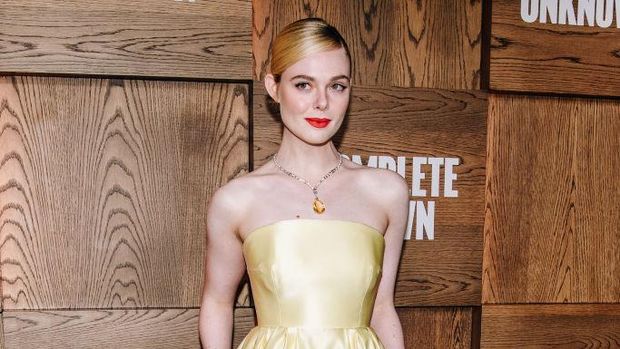 Tren Busana Butter Yellow Elle Fanning at the New York premiere of