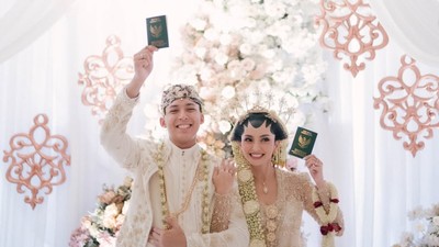 7 Foto Pernikahan Valerie Tifanka & Iptu Mochammad Andhika, Kental Adat Jawa