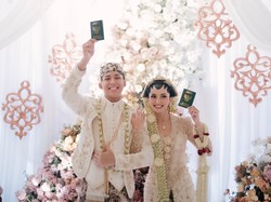 7 Foto Pernikahan Valerie Tifanka & Iptu Mochammad Andhika, Kental Adat Jawa
