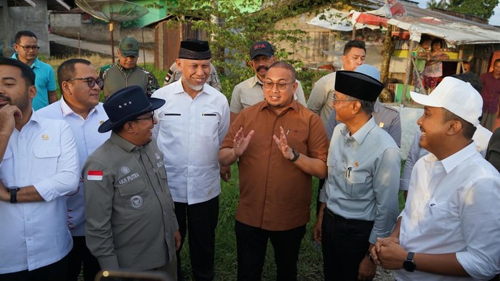 Wakil Ketua Komisi VI DPR RI Andre Rosiade dan Menteri PU Dody Hanggodo