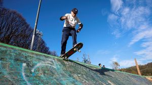 Aksi Skater Berusia 88 Tahun Taklukkan Arena di Bilbao Spanyol