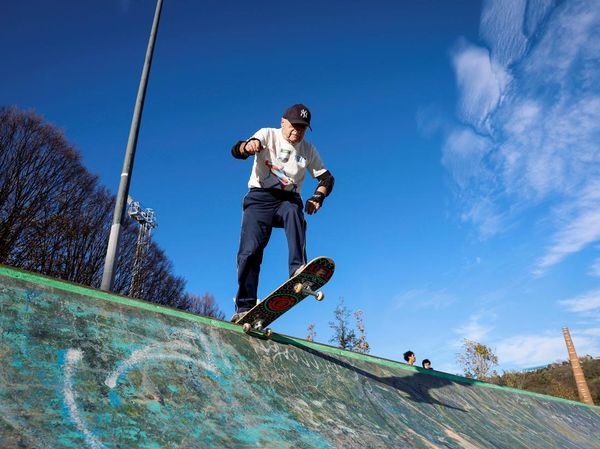 Aksi Skater Berusia 88 Tahun Taklukkan Arena di Bilbao Spanyol