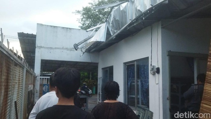 Atap rumah warga Desa Bugisan, Kecamatan Prambanan rusak.