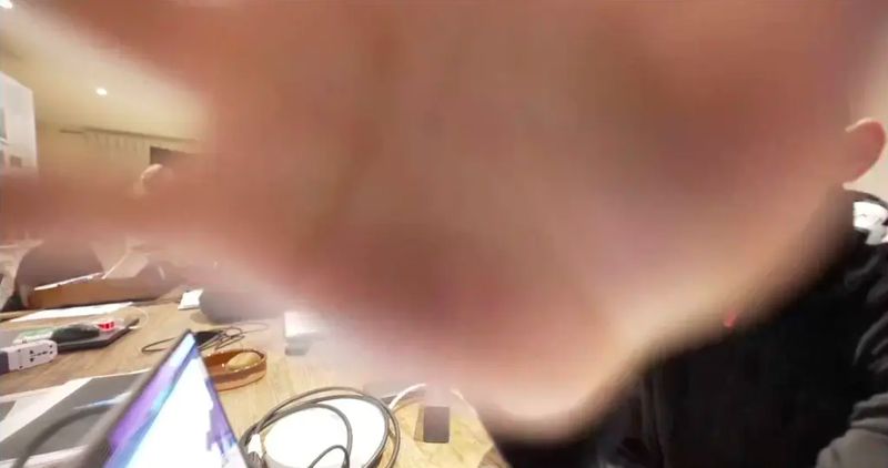 Bianca Censori Muncul dalam Livestreaming Sneako