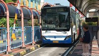 Rute baru layanan TransJakarta menggunakan rest area sebagai salah satu titik pemberhentiannya, yakni Blok M-Alam Sutera (S61) yang melewati jalur khusus BRT (busway) hingga masuk Tol Merak. Dengan awal perjalanan dimulai dari Terminal Blok M, Jakarta Selatan.