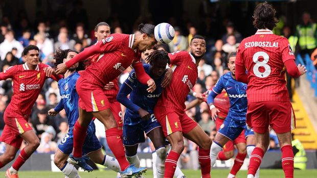 Chelsea vs Liverpool Soccer Football - Premier League - Chelsea v Liverpool - Stamford Bridge, London, Britain - May 4, 2025 Liverpool's Virgil van Dijk scores their first goal REUTERS/David Klein EDITORIAL USE ONLY. NO USE WITH UNAUTHORIZED AUDIO, VIDEO, DATA, FIXTURE LISTS, CLUB/LEAGUE LOGOS OR 'LIVE' SERVICES. ONLINE IN-MATCH USE LIMITED TO 120 IMAGES, NO VIDEO EMULATION. NO USE IN BETTING, GAMES OR SINGLE CLUB/LEAGUE/PLAYER PUBLICATIONS. PLEASE CONTACT YOUR ACCOUNT REPRESENTATIVE FOR FURTHER DETAILS..