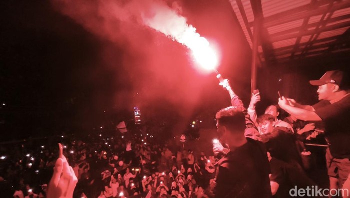 Ciro Alves Rayakan Persib Juara Bersama Bobotoh.