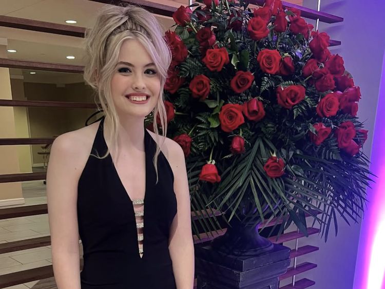 Foto: Putri Mendiang Model Playboy Pakai Baju Ibunya 21 Tahun Lalu